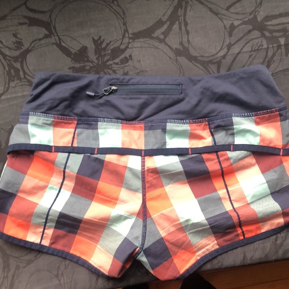 Lululemon shorts Size 2 - Picture 2 of 6